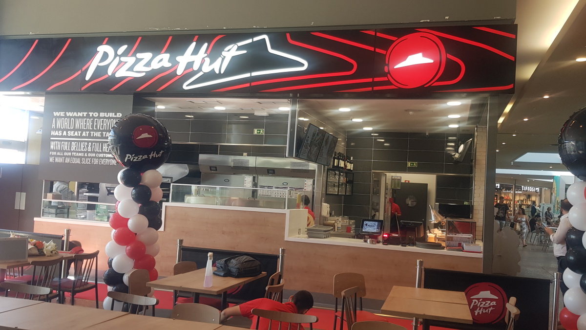 Pizza-Hut_Tavira_Plaza